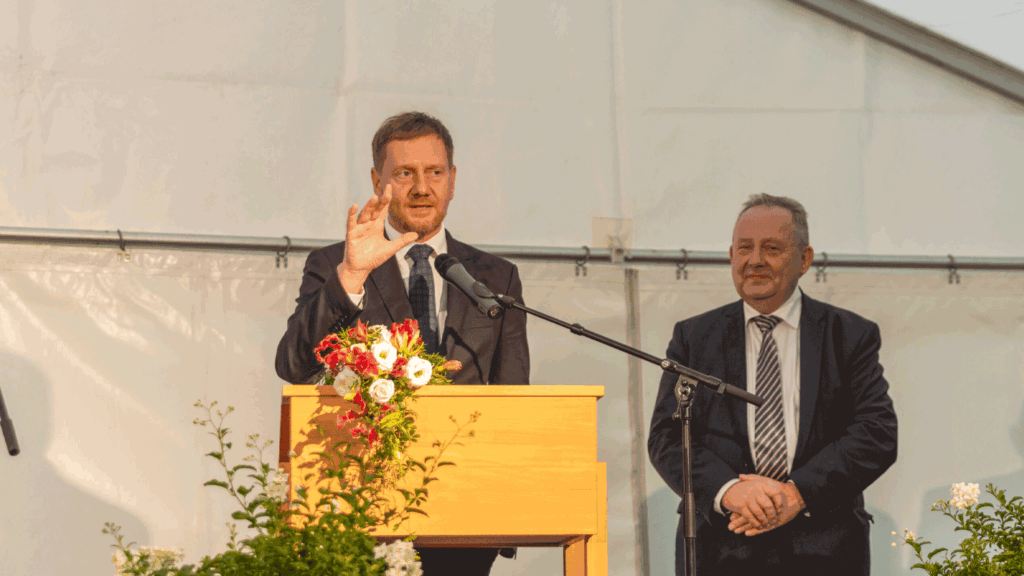 Der Ministerpräsident Michael Kretschmer bei seiner Rede zur Wiedereröffnung von Schloss Seifersdorf